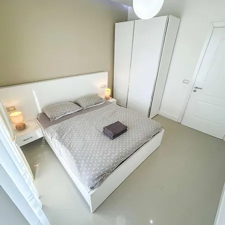Shoreline דירה